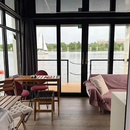 Lukrecja Houseboat Båthotell