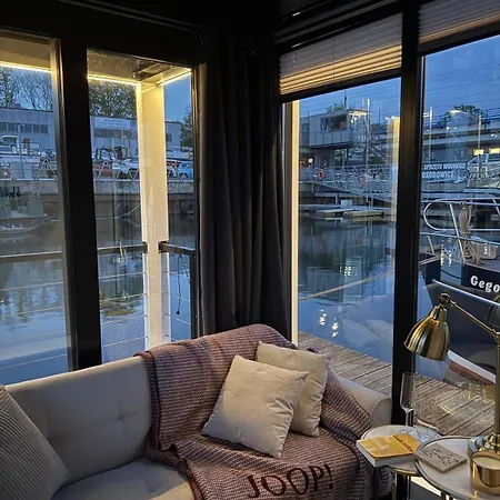 Båthotell Lukrecja Houseboat