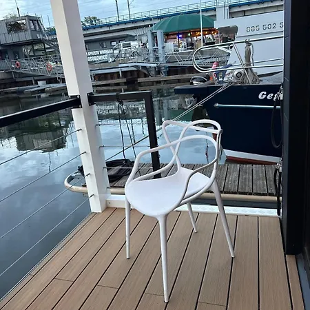 Lukrecja Houseboat Båthotell