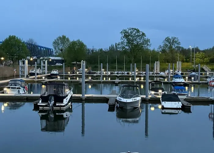 Lukrecja Houseboat Úszó hotel *