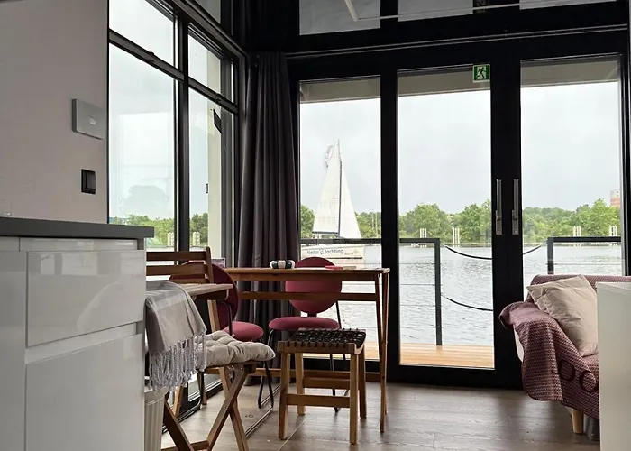 Úszó hotel Lukrecja Houseboat *