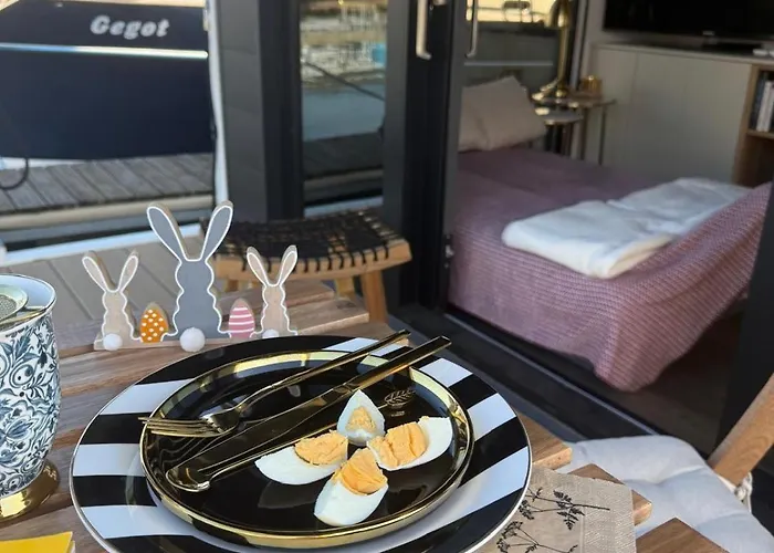 Lukrecja Houseboat Úszó hotel Wrocław