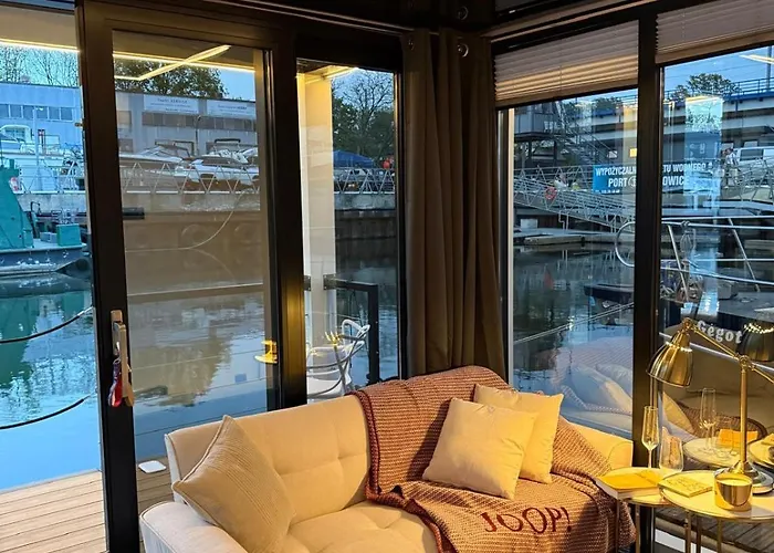Úszó hotel Lukrecja Houseboat *