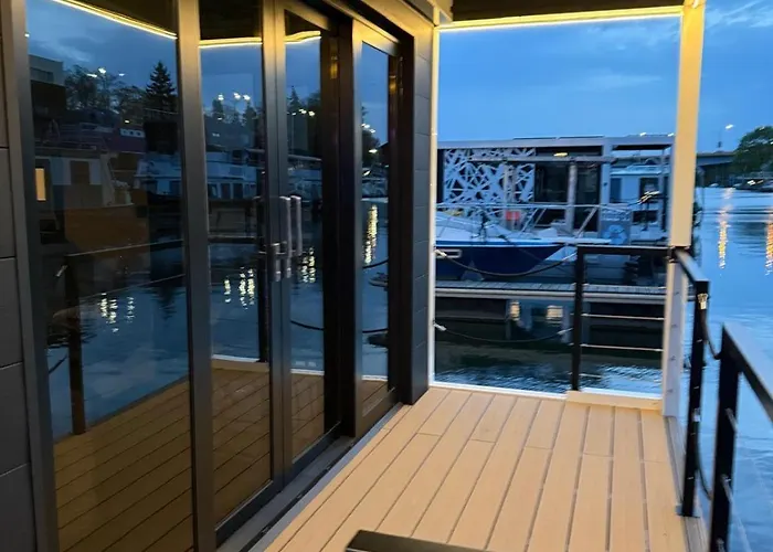 Lukrecja Houseboat Wrocław