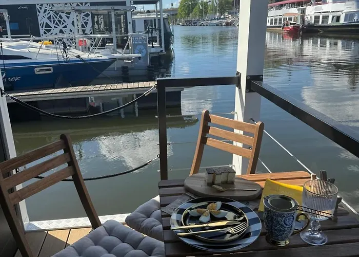 Úszó hotel Lukrecja Houseboat *