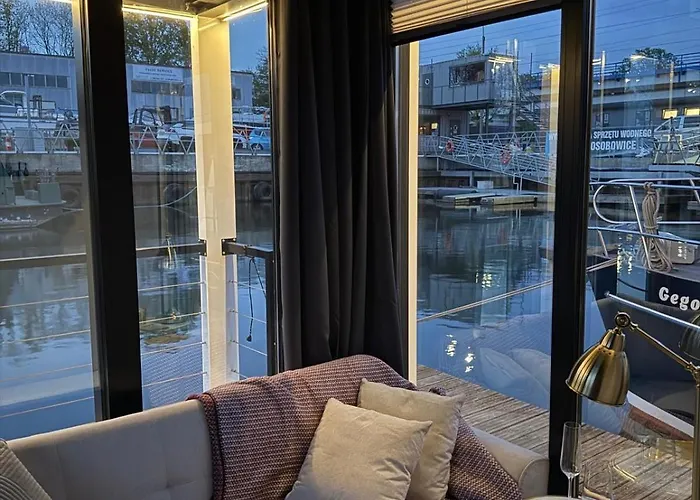 Úszó hotel Lukrecja Houseboat
