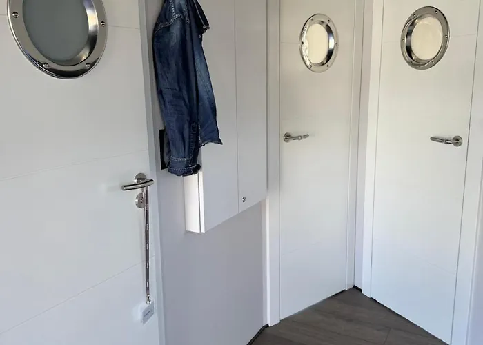 Úszó hotel Lukrecja Houseboat