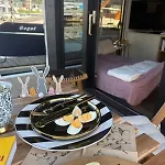 Lukrecja Houseboat 船上ホテル ヴロツワフ