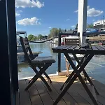 船上ホテル Lukrecja Houseboat *