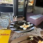 Lukrecja Houseboat 船上ホテル