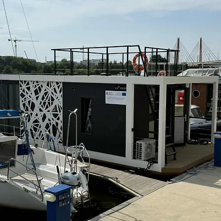 Lukrecja Houseboat 船上ホテル