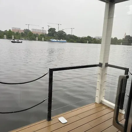 Lukrecja Houseboat 船上ホテル ヴロツワフ