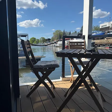 보트호텔 Lukrecja Houseboat *