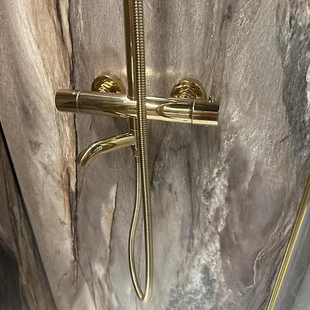 Lukrecja Houseboat 船上ホテル ヴロツワフ