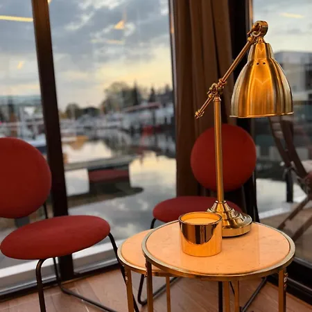 보트호텔 Lukrecja Houseboat