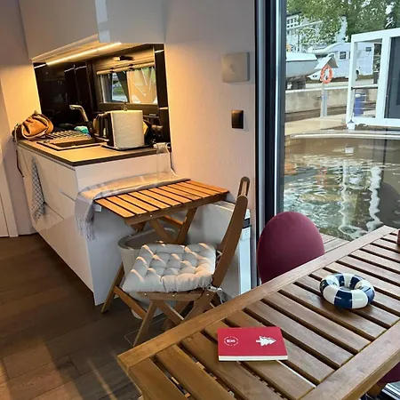 보트호텔 Lukrecja Houseboat 브로츠와프