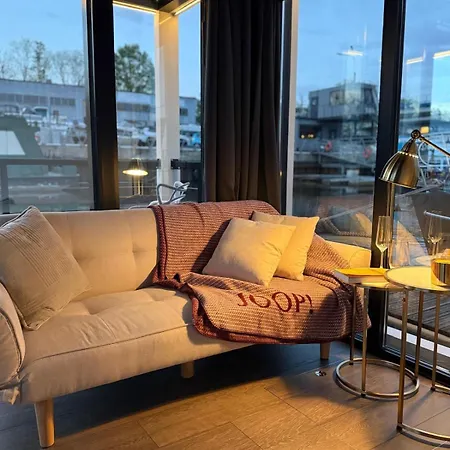 보트호텔 Lukrecja Houseboat 브로츠와프