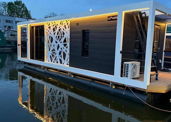 Lukrecja Houseboat *