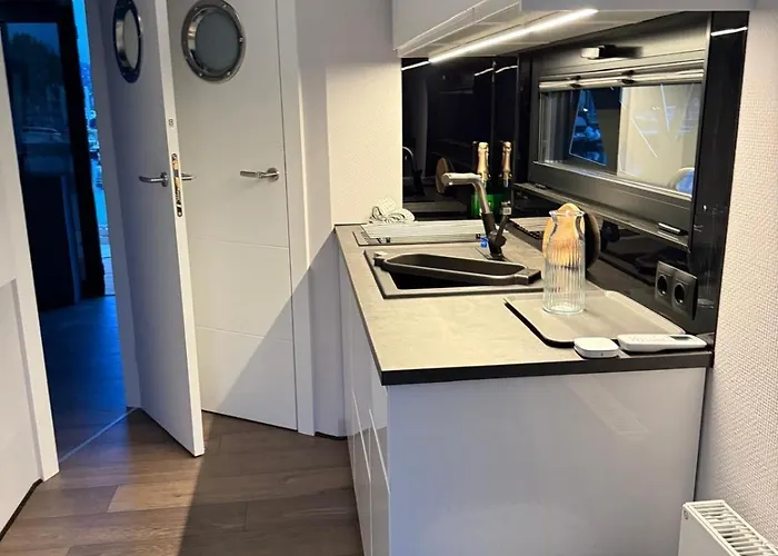 Lukrecja Houseboat Wroclaw