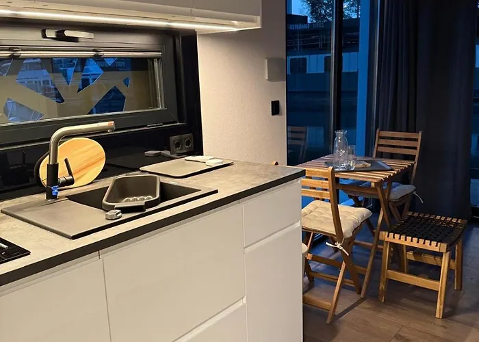 船上ホテル Lukrecja Houseboat *