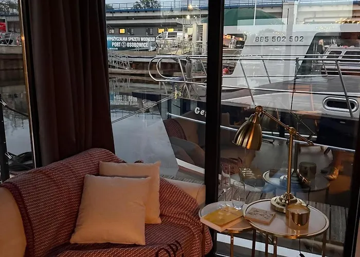 船上ホテル Lukrecja Houseboat *