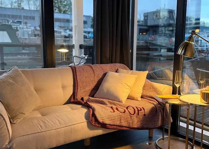 Botel Lukrecja Houseboat Wroclaw