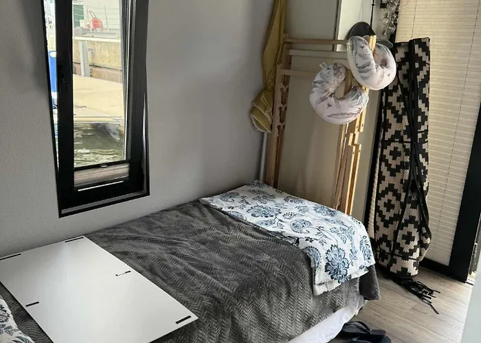 Lukrecja Houseboat 船上ホテル