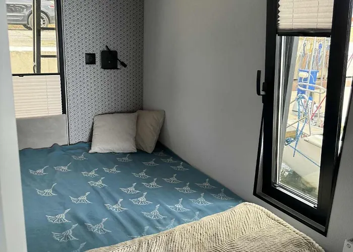 Lukrecja Houseboat 船上ホテル